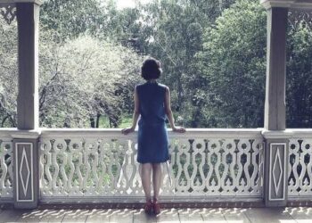 Balkonsuz Ev : Bir Çiftin Sevimli Hikayesi