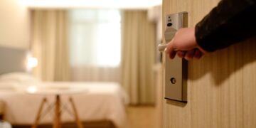 Otel Odasında Kripto Para Muhabbetleri